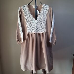 Umgee Women’s NWT Taupe & Lace Babydoll Dress; Size M